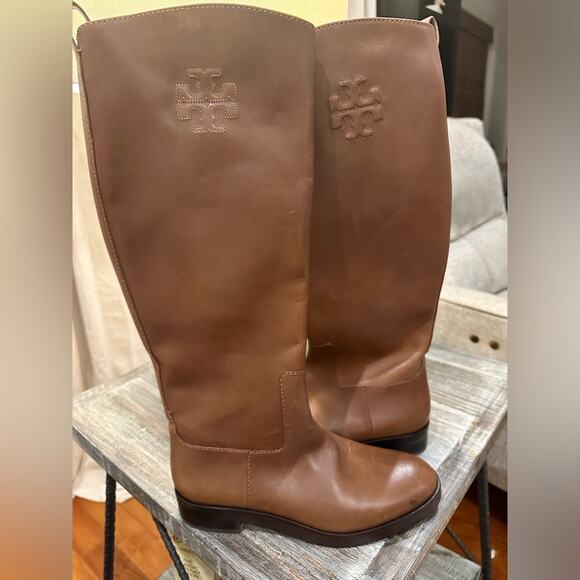 Tory Burch LOGO-EMBOSSED TALL LEATHER BOOTS - Picture 5 of 14
